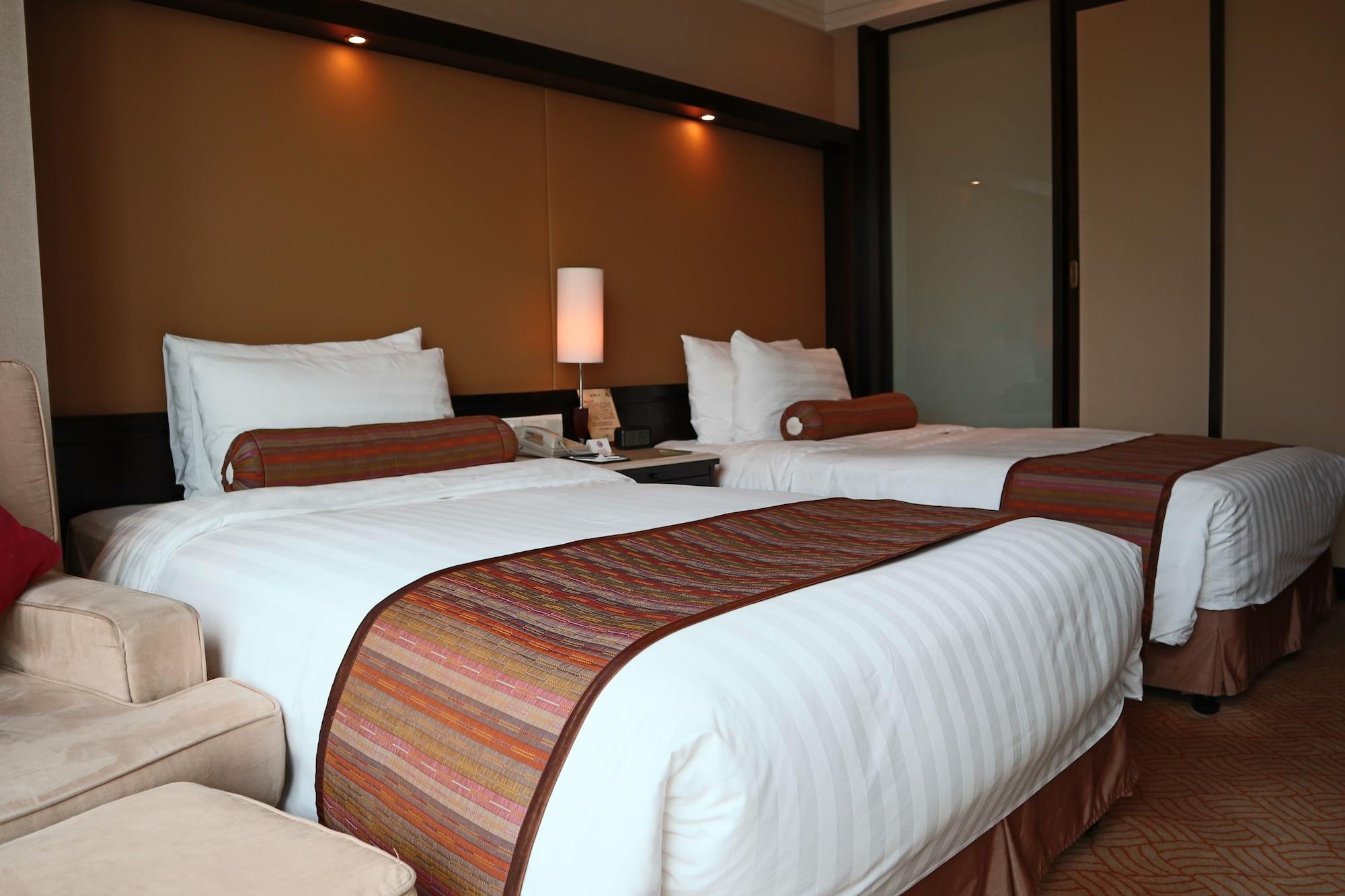 Howard Johnson Huaihai Hotel Shanghai Bagian luar foto