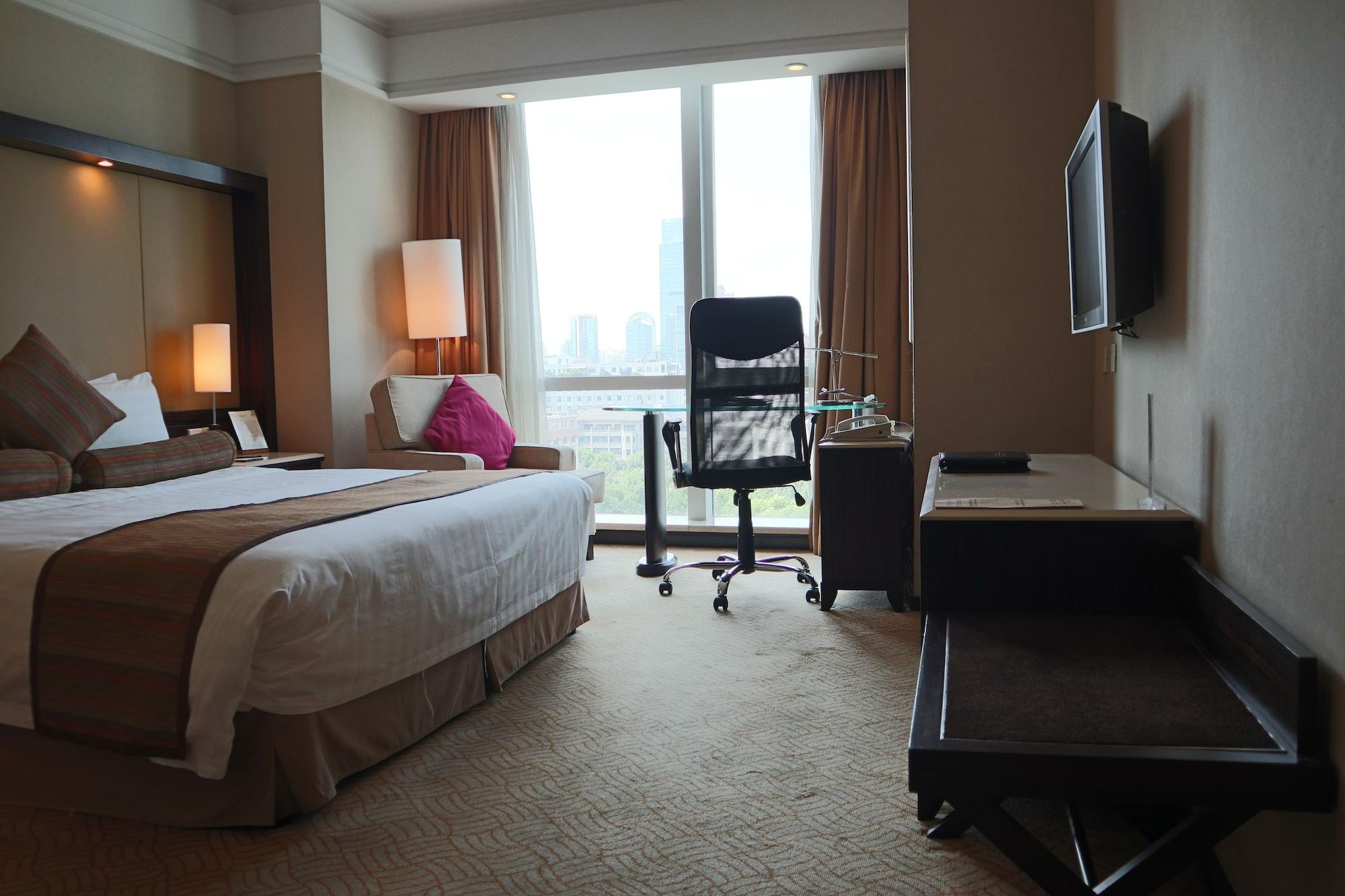 Howard Johnson Huaihai Hotel Shanghai Bagian luar foto