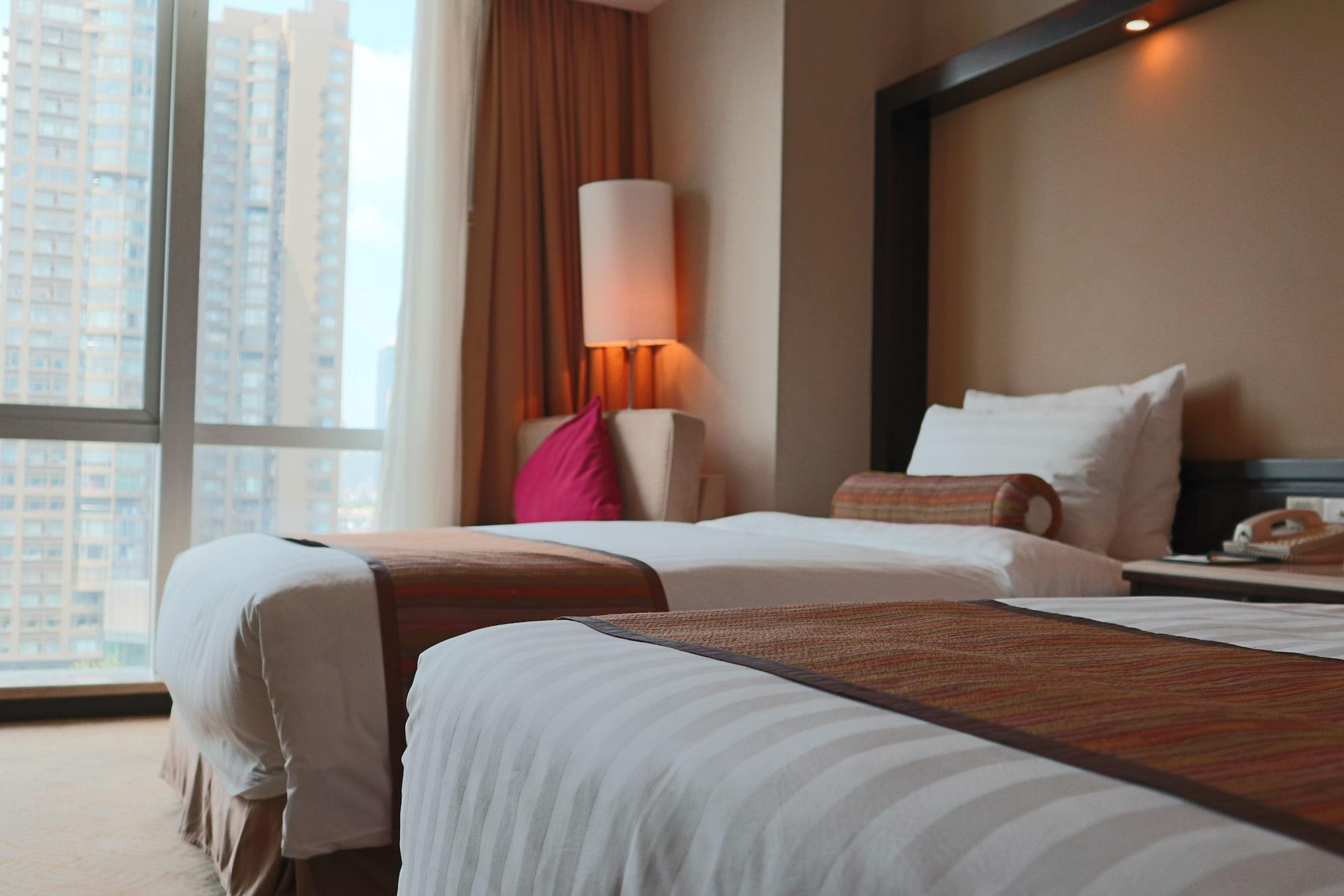 Howard Johnson Huaihai Hotel Shanghai Bagian luar foto