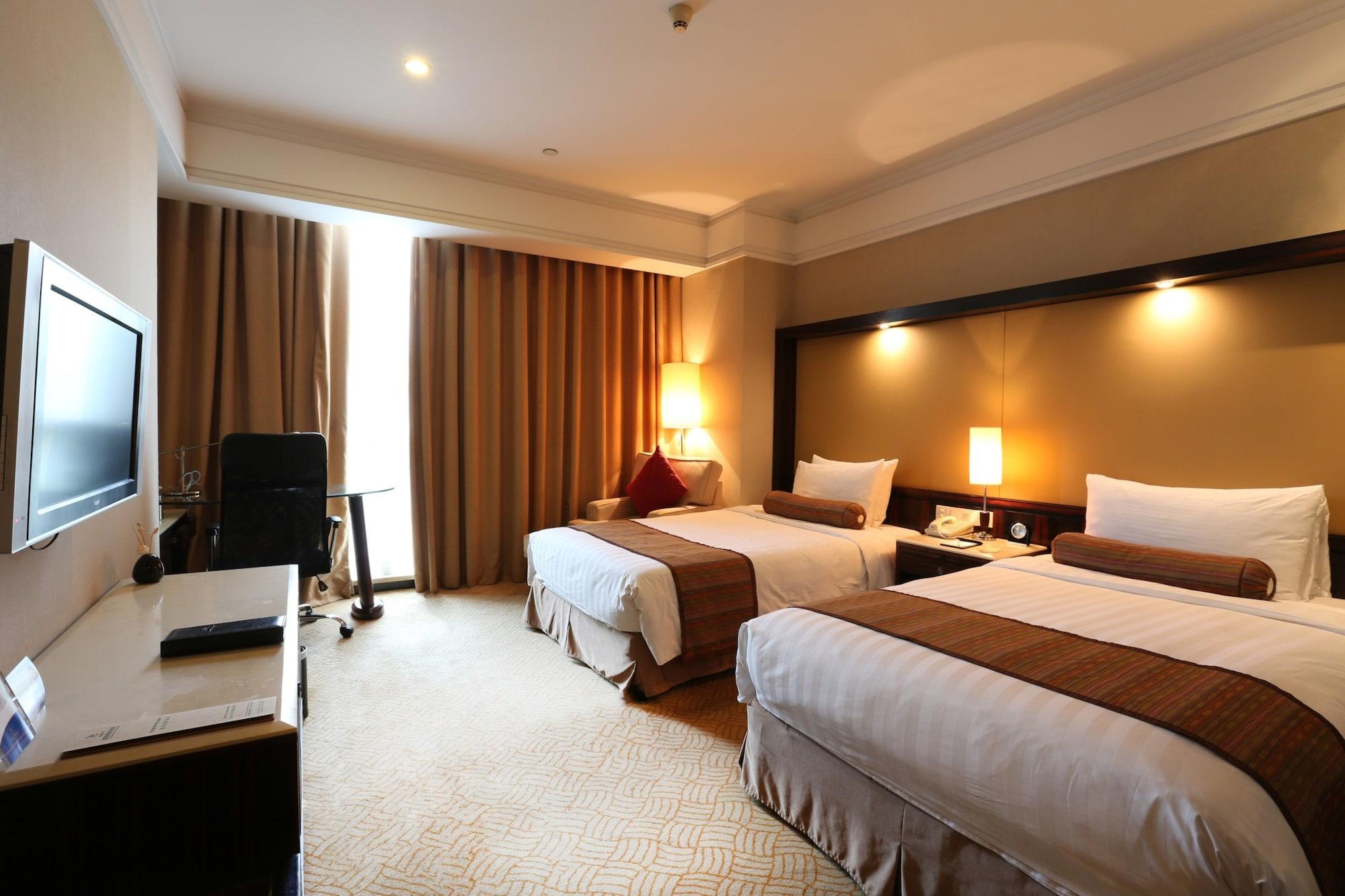 Howard Johnson Huaihai Hotel Shanghai Bagian luar foto