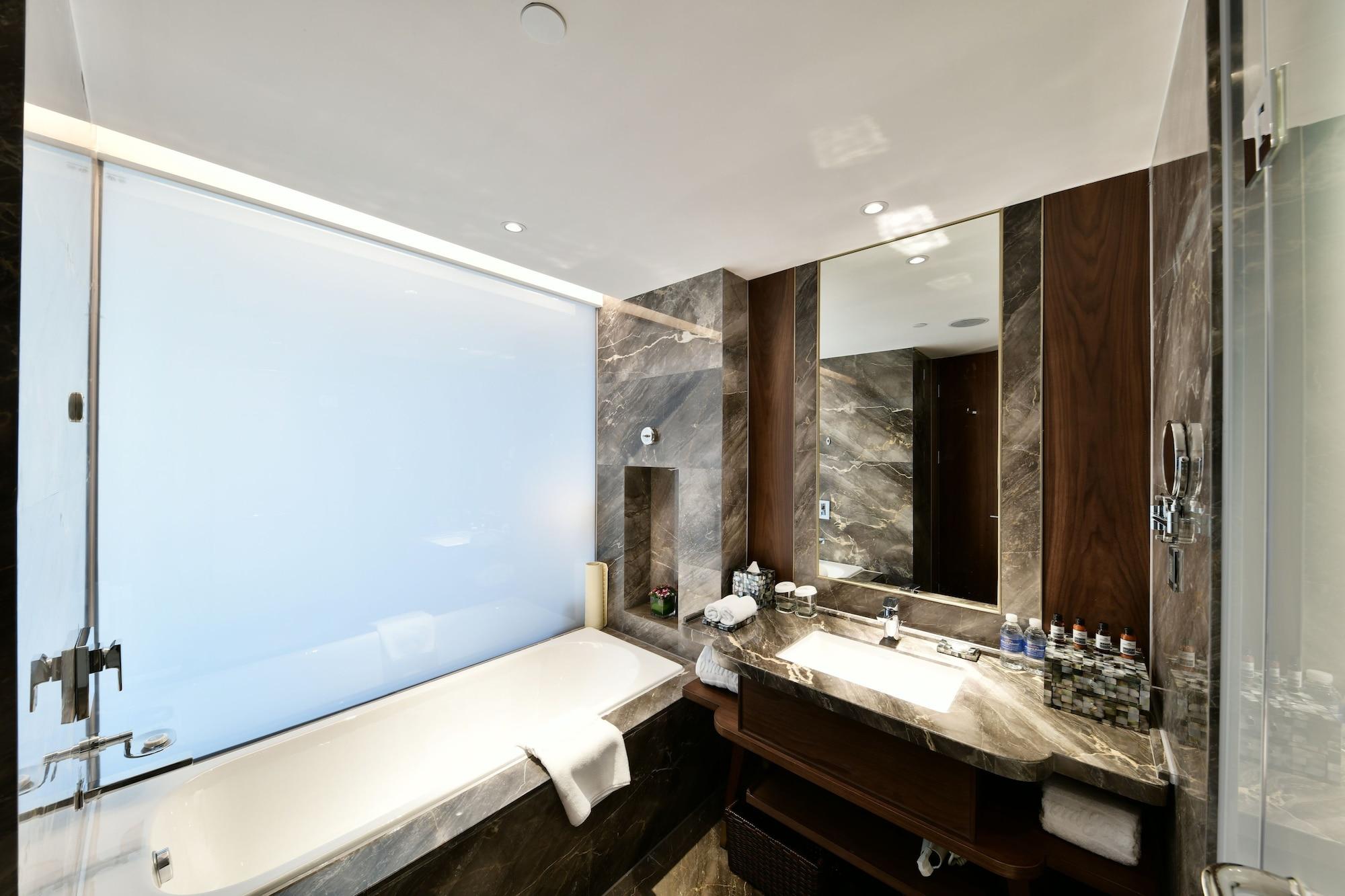 Howard Johnson Huaihai Hotel Shanghai Bagian luar foto