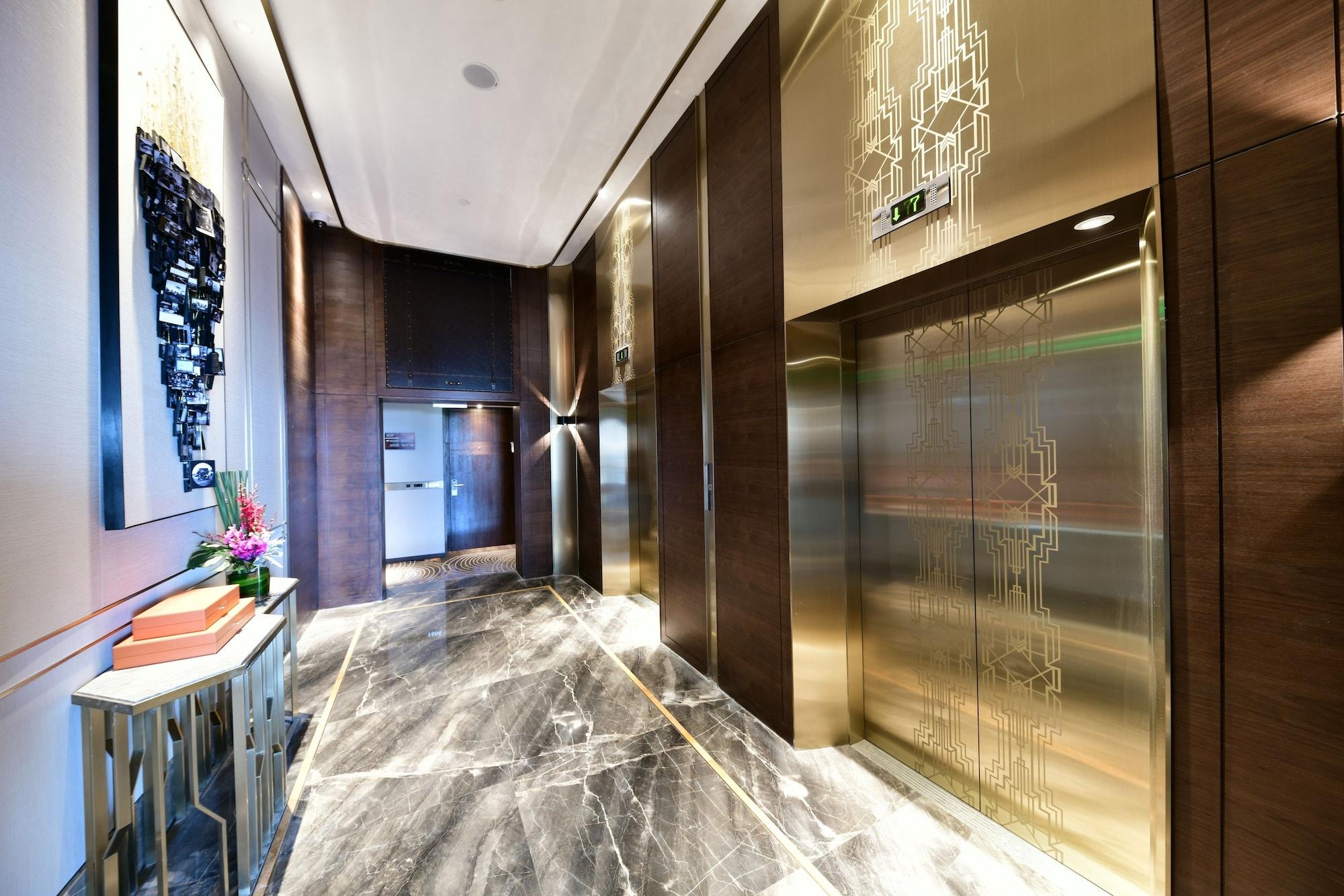 Howard Johnson Huaihai Hotel Shanghai Bagian luar foto