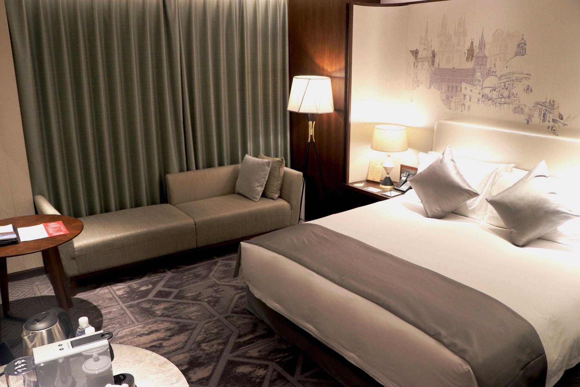 Howard Johnson Huaihai Hotel Shanghai Bagian luar foto