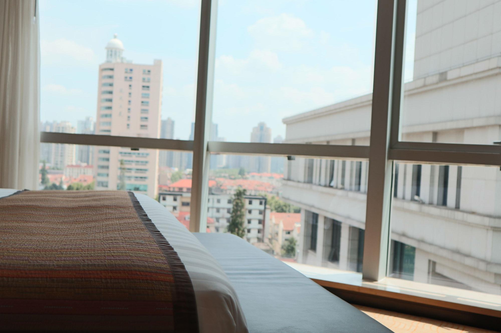 Howard Johnson Huaihai Hotel Shanghai Bagian luar foto