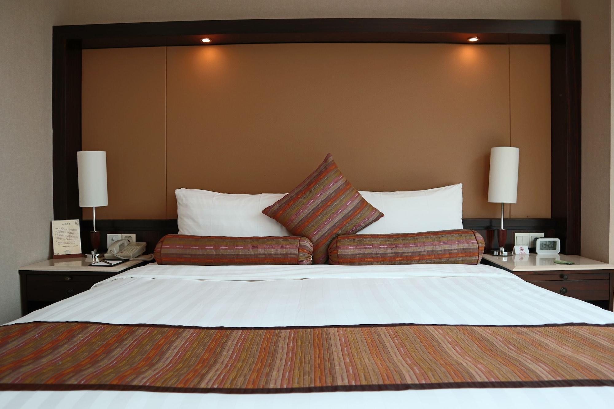 Howard Johnson Huaihai Hotel Shanghai Bagian luar foto