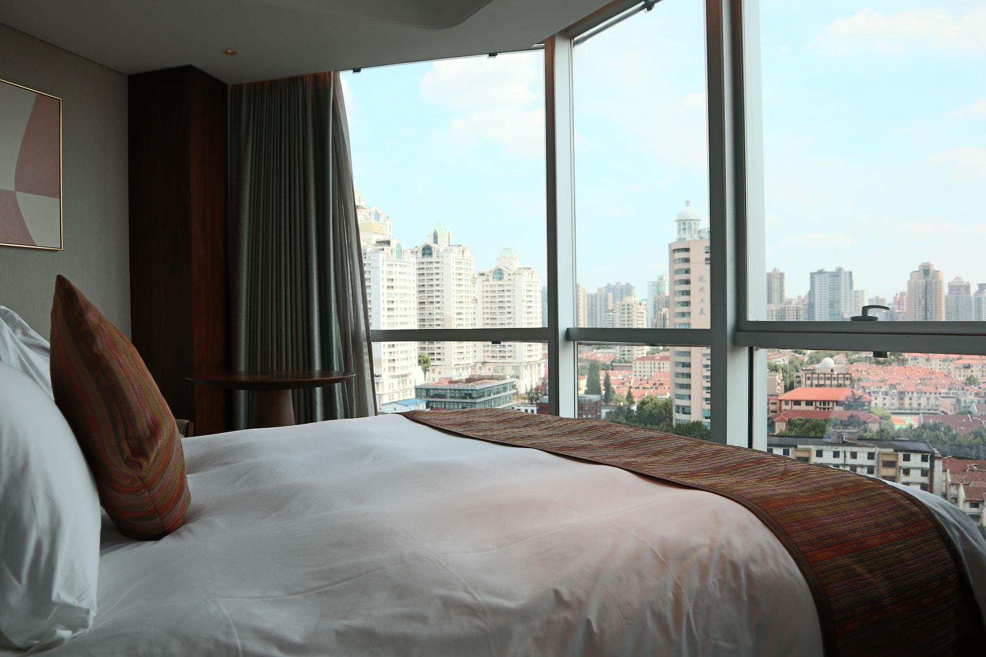 Howard Johnson Huaihai Hotel Shanghai Bagian luar foto