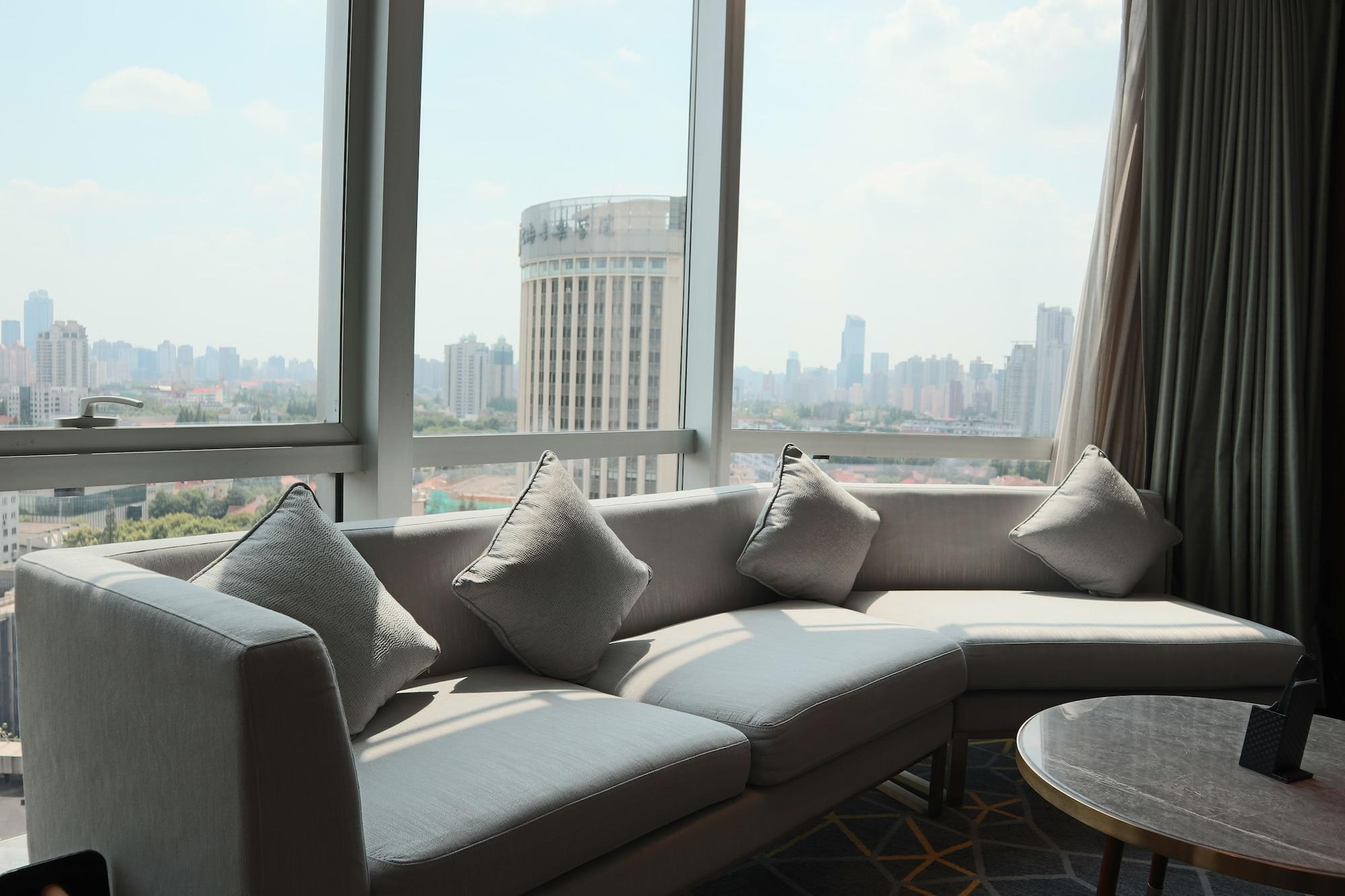 Howard Johnson Huaihai Hotel Shanghai Bagian luar foto