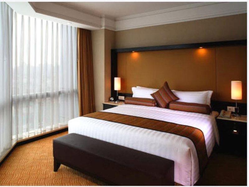 Howard Johnson Huaihai Hotel Shanghai Bagian luar foto