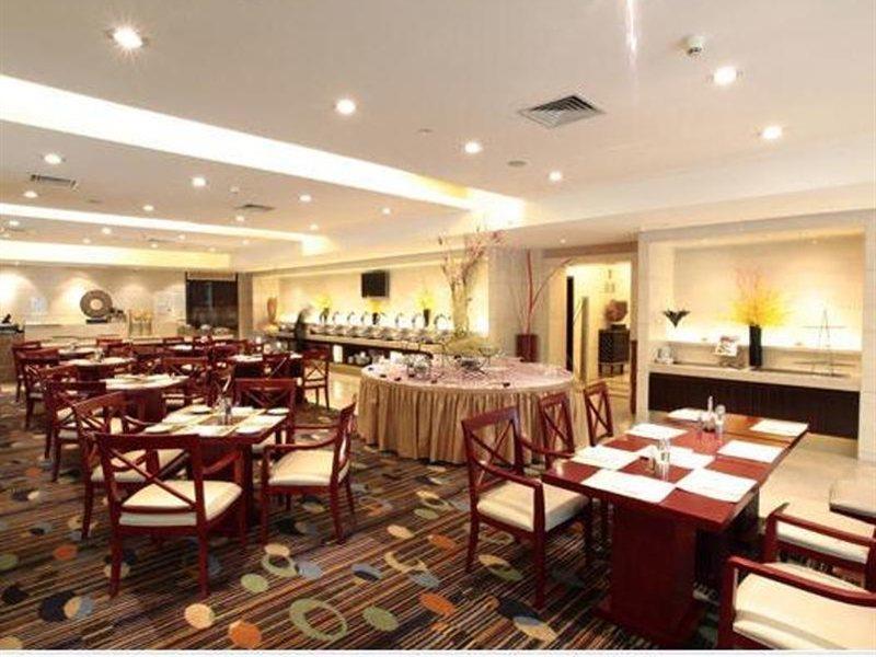 Howard Johnson Huaihai Hotel Shanghai Bagian luar foto