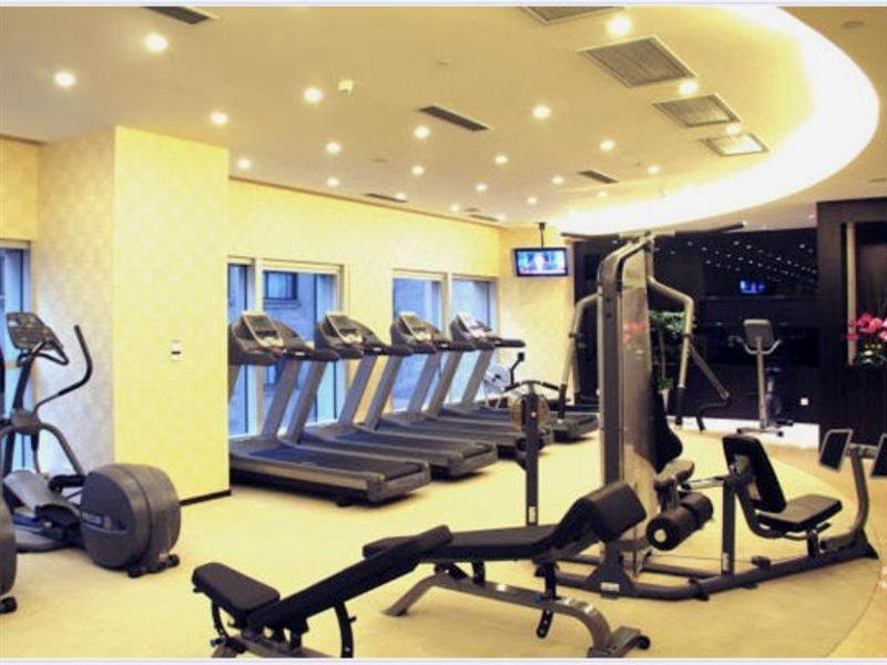 Howard Johnson Huaihai Hotel Shanghai Bagian luar foto