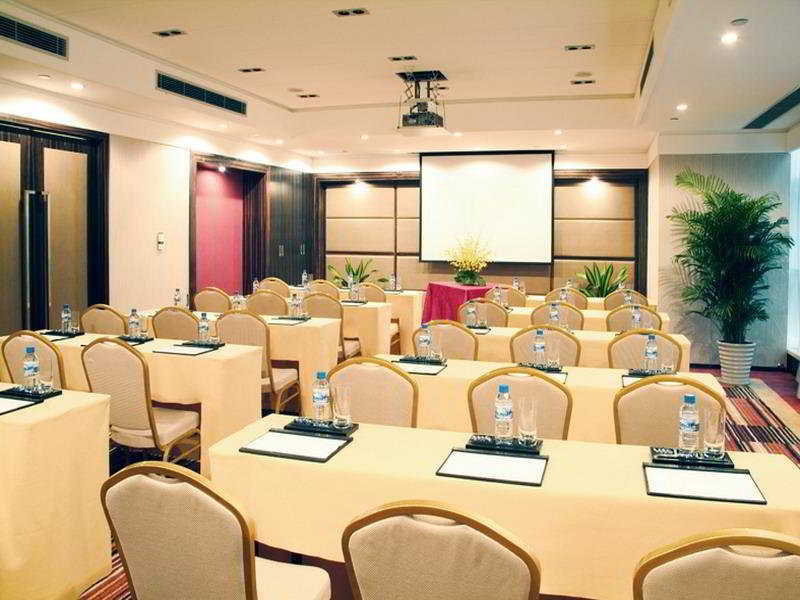 Howard Johnson Huaihai Hotel Shanghai Bagian luar foto