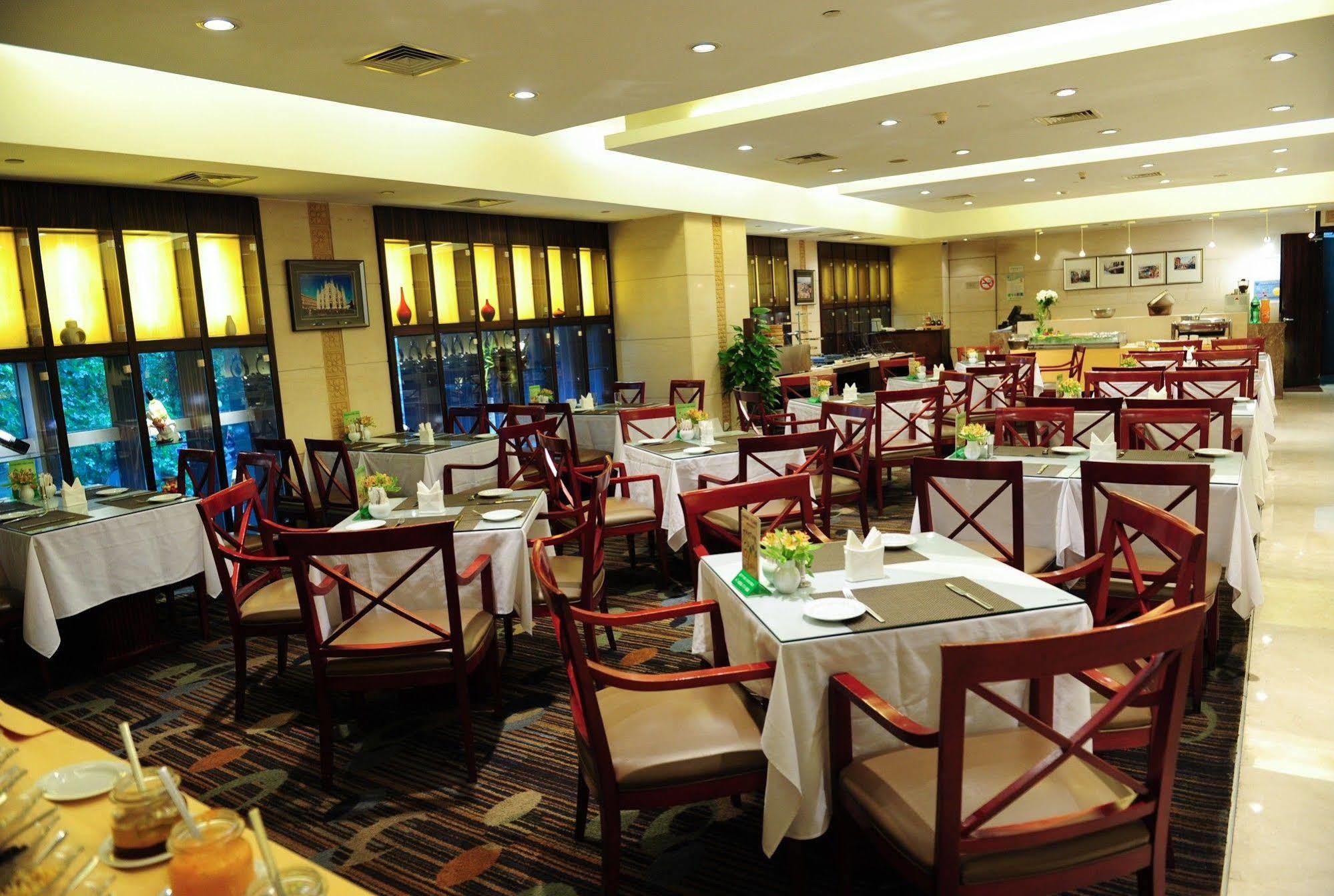 Howard Johnson Huaihai Hotel Shanghai Bagian luar foto